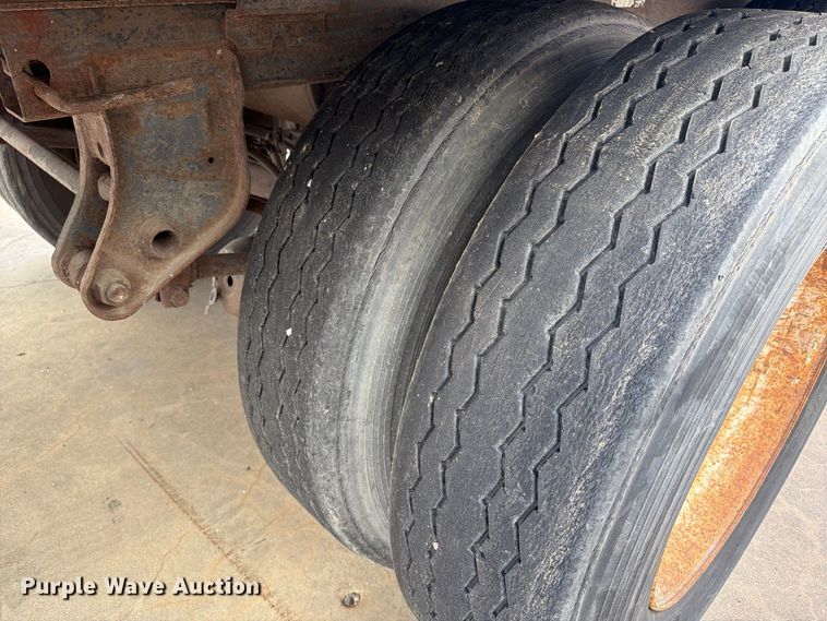 image for item YA4435 2005 Wabash dry van trailer