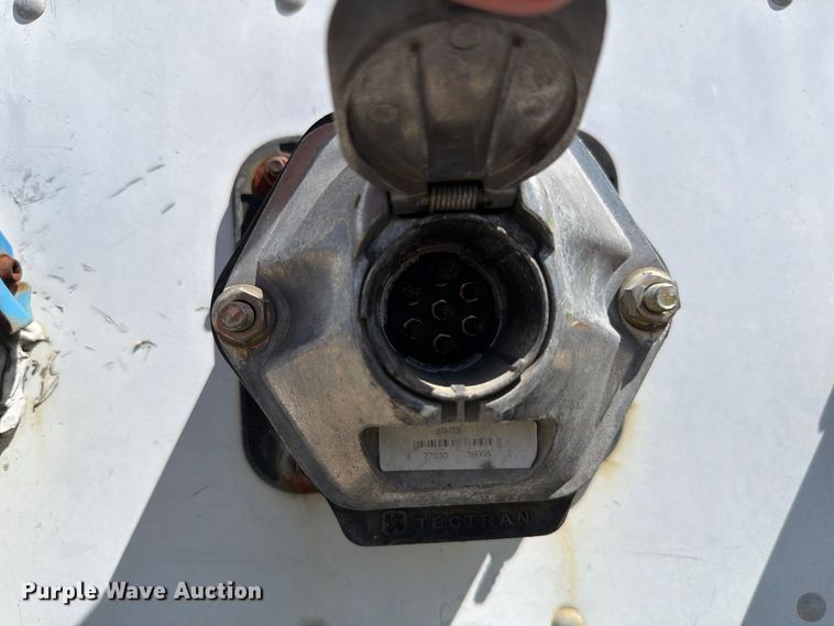 image for item YA4436 2001 Hyundai Translead V12530152JSA dry van trailer