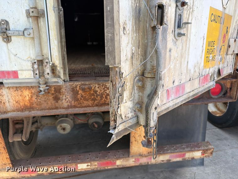image for item YA4436 2001 Hyundai Translead V12530152JSA dry van trailer