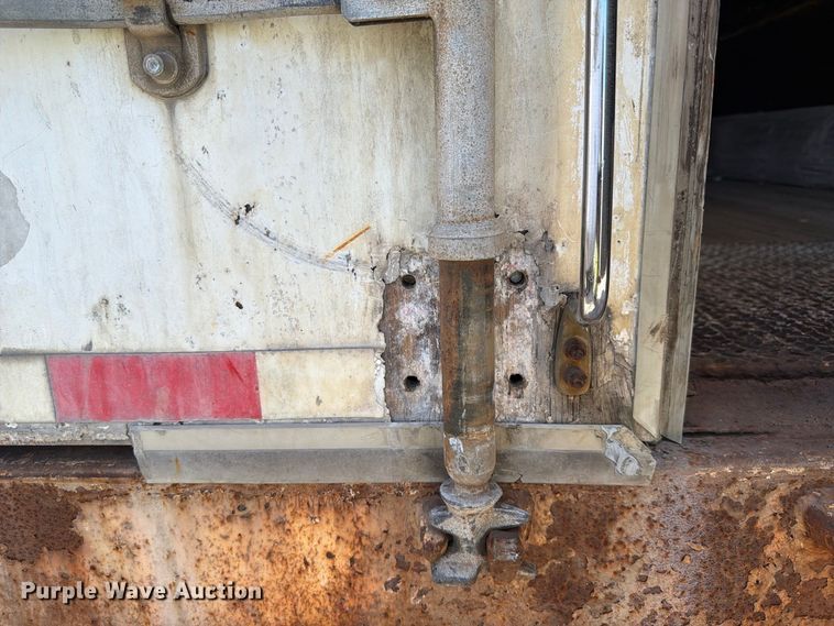 image for item YA4436 2001 Hyundai Translead V12530152JSA dry van trailer