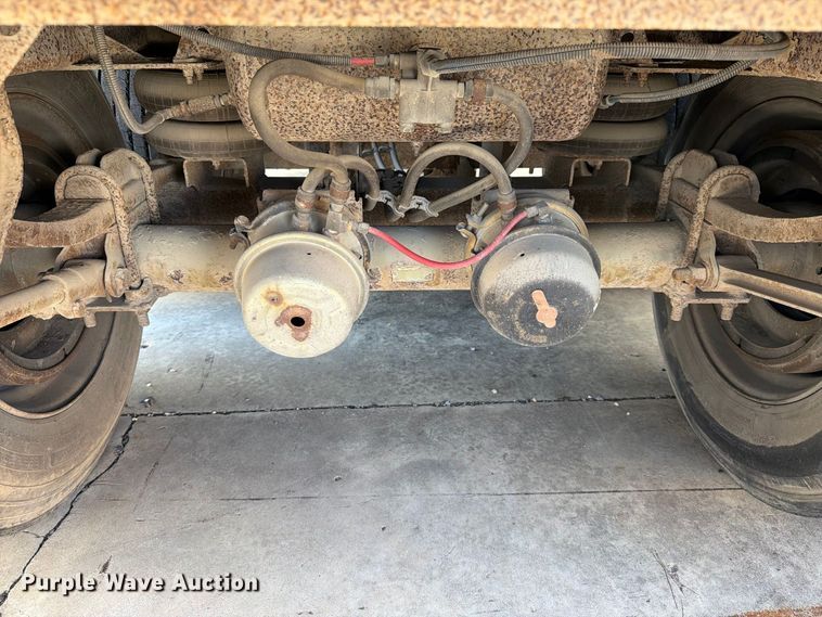 image for item YA4436 2001 Hyundai Translead V12530152JSA dry van trailer