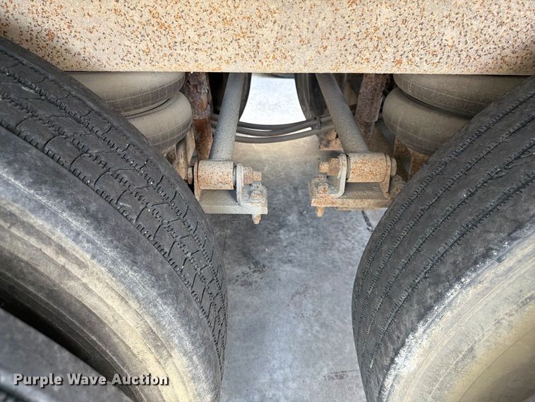 image for item YA4436 2001 Hyundai Translead V12530152JSA dry van trailer