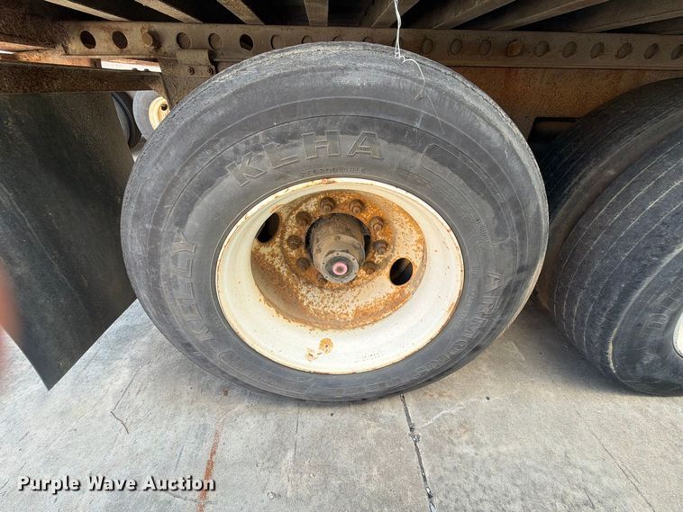 image for item YA4436 2001 Hyundai Translead V12530152JSA dry van trailer