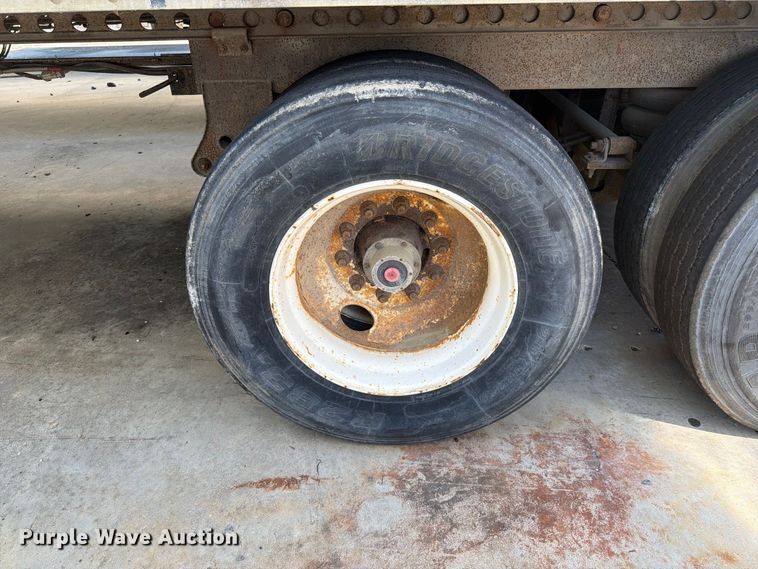 image for item YA4436 2001 Hyundai Translead V12530152JSA dry van trailer