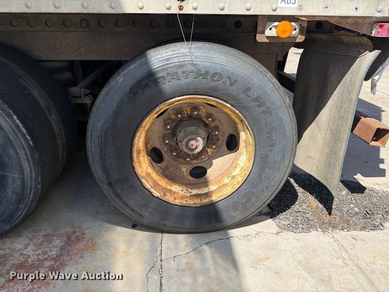 image for item YA4436 2001 Hyundai Translead V12530152JSA dry van trailer