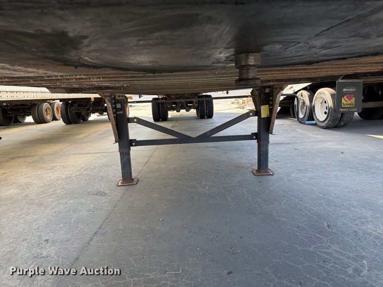 image for item YA4437 2001 Hyundai Translead dry van trailer