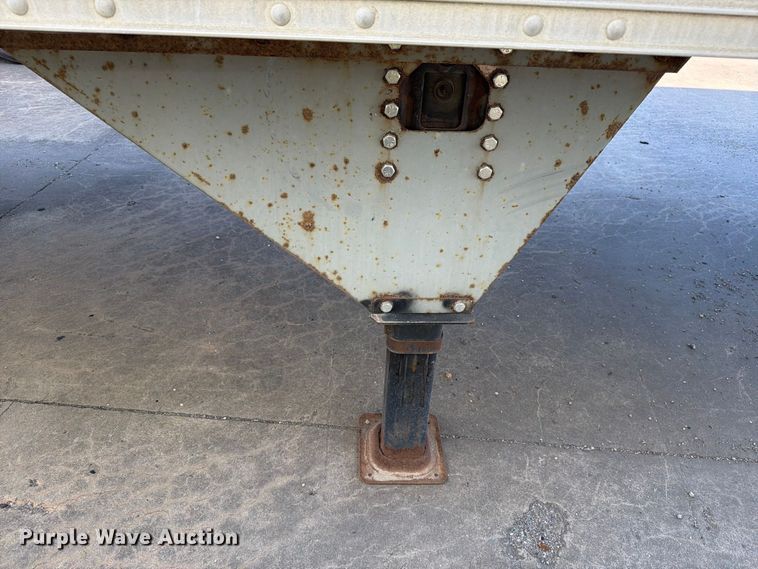 image for item YA4437 2001 Hyundai Translead dry van trailer