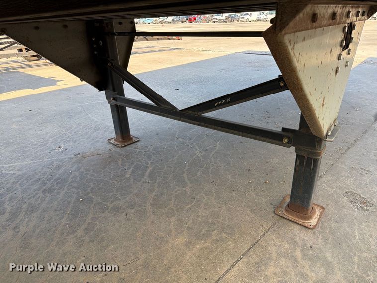 image for item YA4437 2001 Hyundai Translead dry van trailer