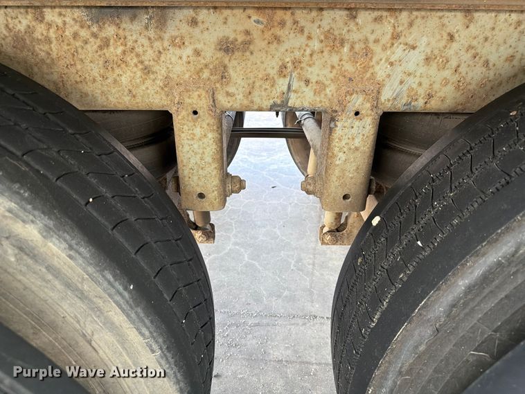 image for item YA4437 2001 Hyundai Translead dry van trailer