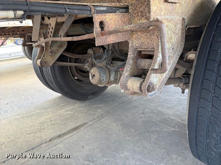image for item YA4437 2001 Hyundai Translead dry van trailer