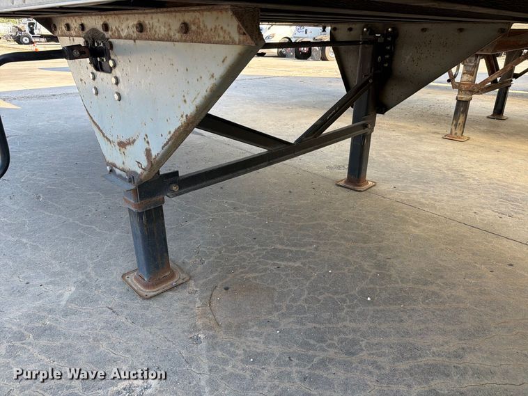 image for item YA4437 2001 Hyundai Translead dry van trailer