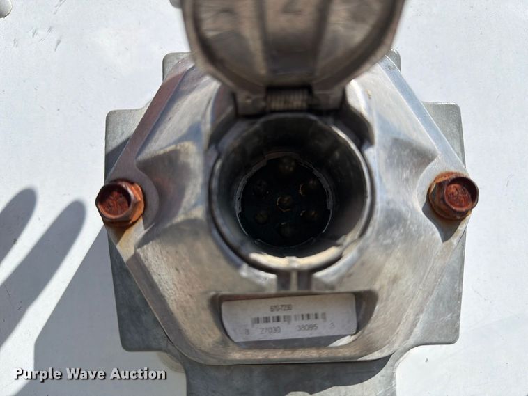 image for item YA4438 2001 Hyundai Translead VI2530152JSA dry van trailer