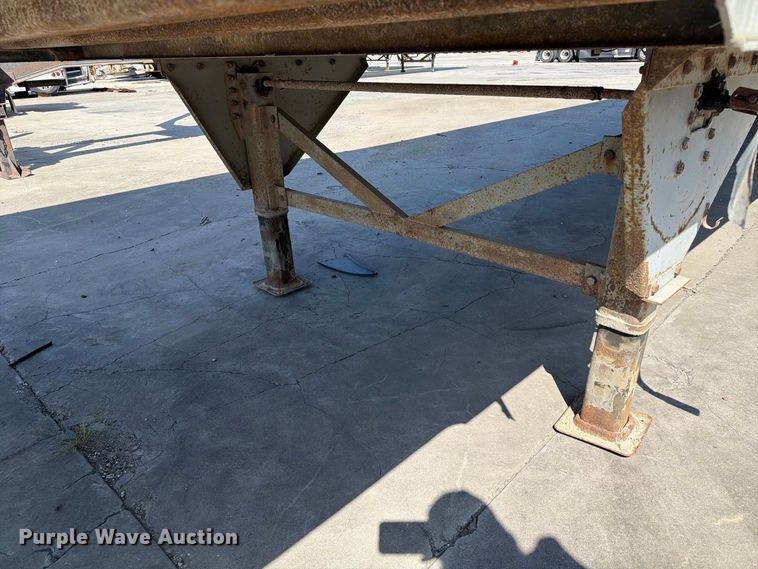 image for item YA4438 2001 Hyundai Translead VI2530152JSA dry van trailer