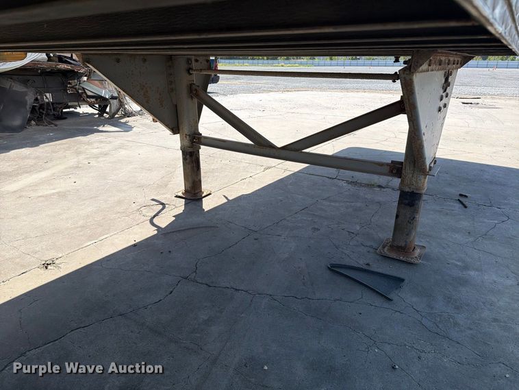 image for item YA4438 2001 Hyundai Translead VI2530152JSA dry van trailer