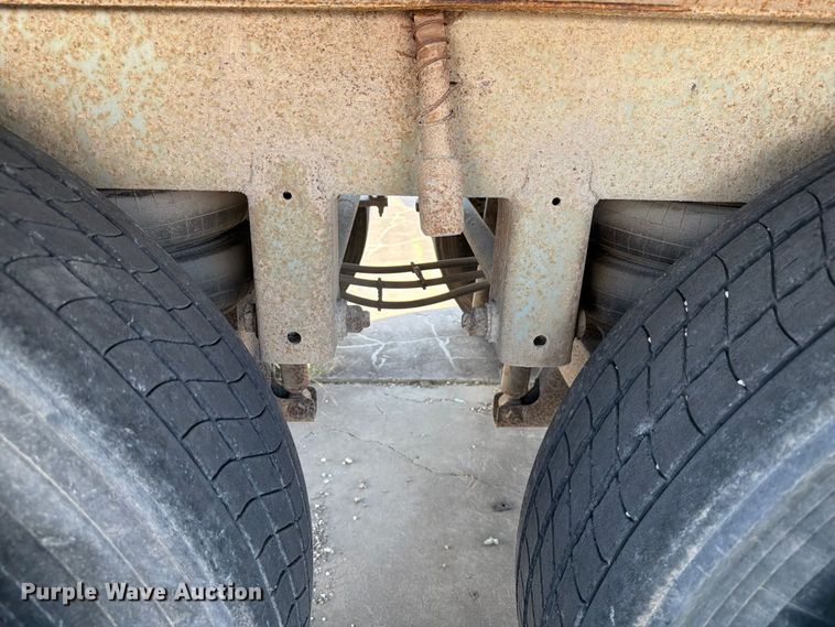 image for item YA4438 2001 Hyundai Translead VI2530152JSA dry van trailer
