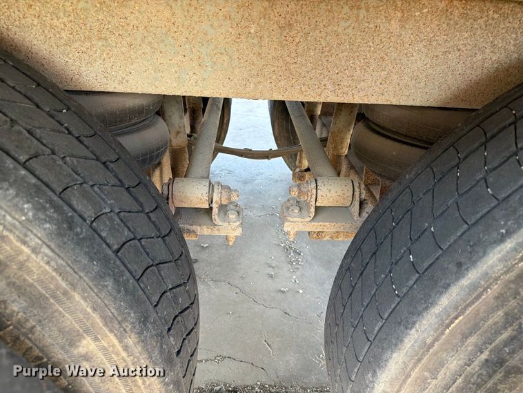 image for item YA4438 2001 Hyundai Translead VI2530152JSA dry van trailer