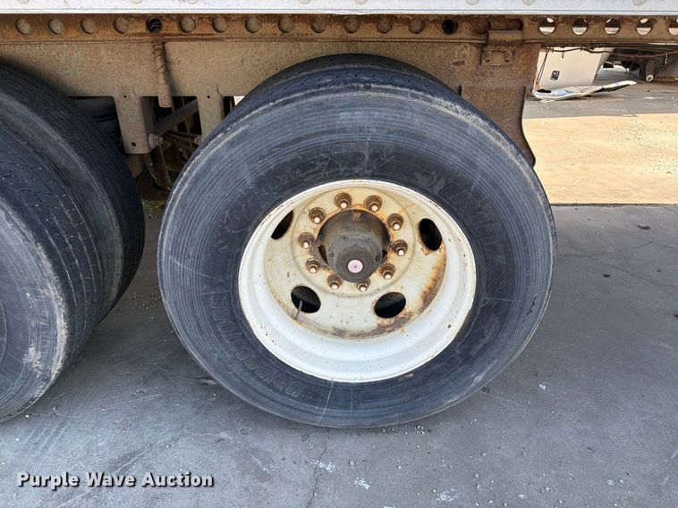 image for item YA4438 2001 Hyundai Translead VI2530152JSA dry van trailer