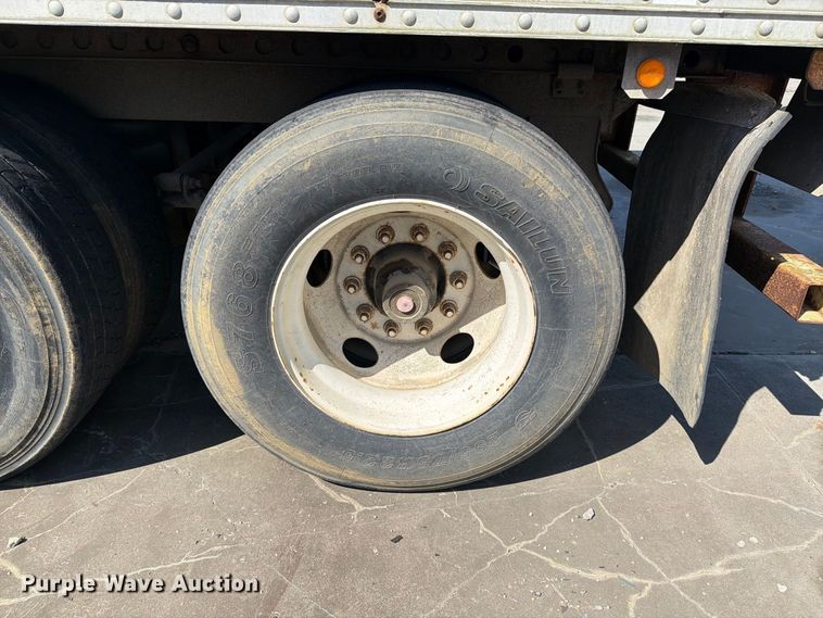 image for item YA4438 2001 Hyundai Translead VI2530152JSA dry van trailer