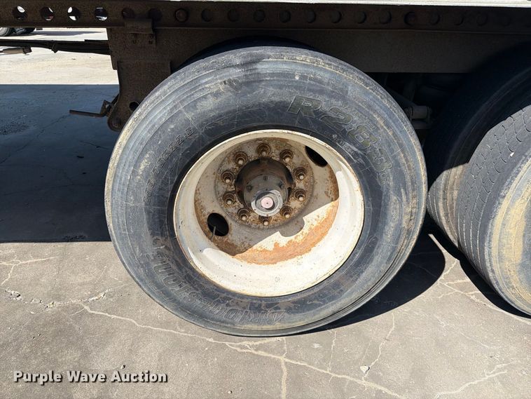 image for item YA4438 2001 Hyundai Translead VI2530152JSA dry van trailer