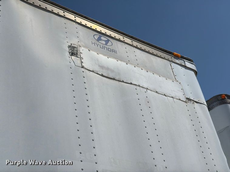 image for item YA4439 2001 Hyundai Translead dry van trailer