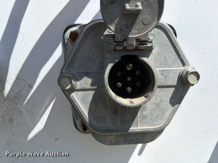 image for item YA4439 2001 Hyundai Translead dry van trailer