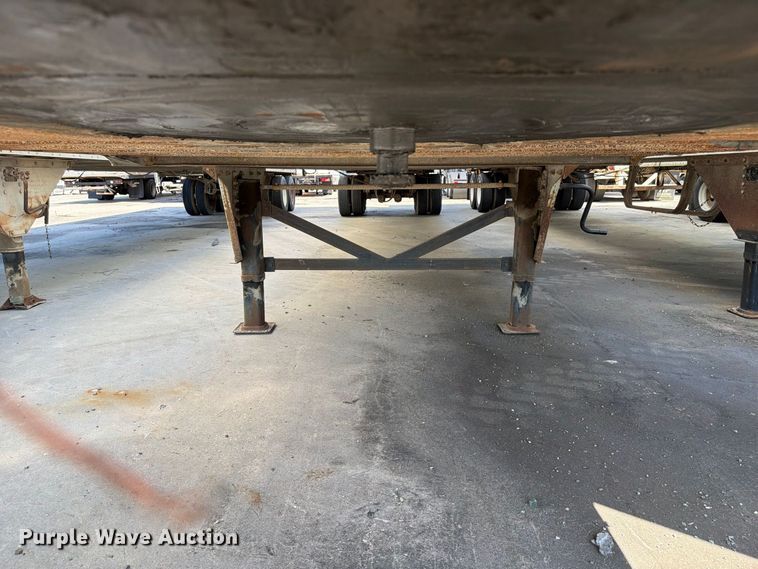 image for item YA4439 2001 Hyundai Translead dry van trailer