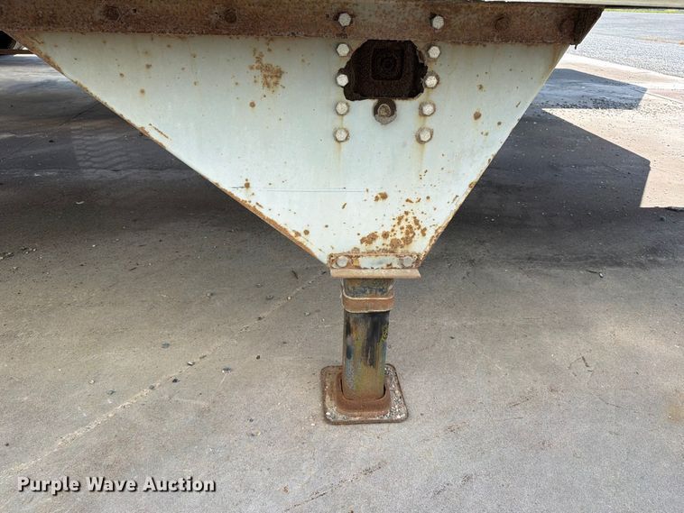 image for item YA4439 2001 Hyundai Translead dry van trailer