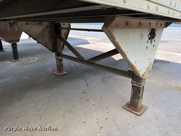 image for item YA4439 2001 Hyundai Translead dry van trailer