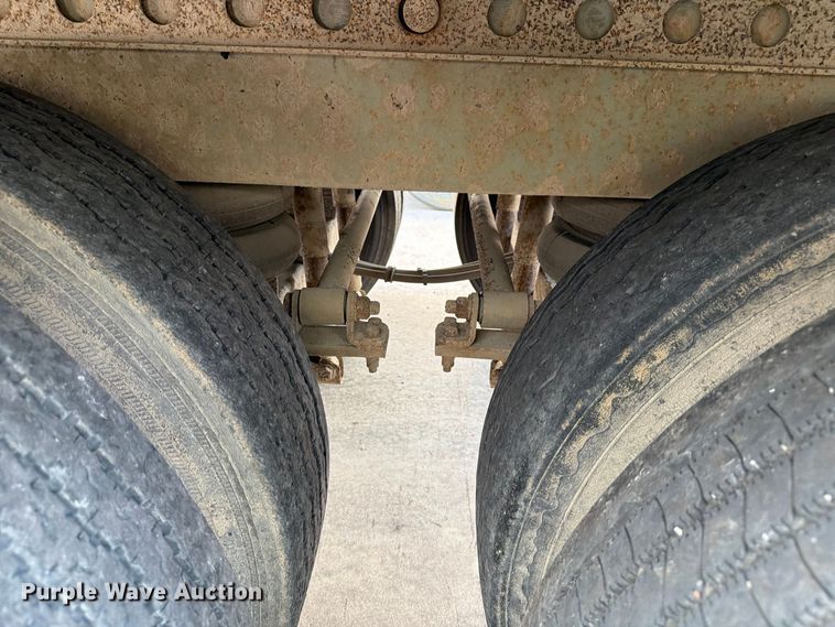 image for item YA4439 2001 Hyundai Translead dry van trailer