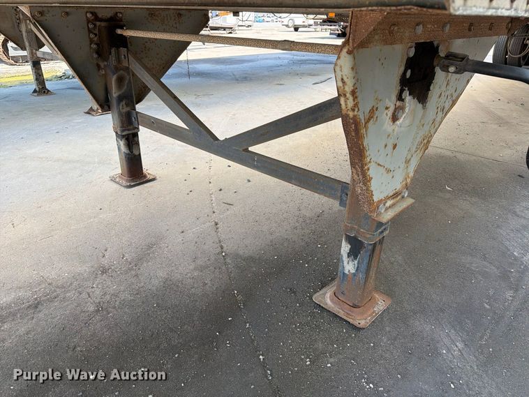 image for item YA4439 2001 Hyundai Translead dry van trailer