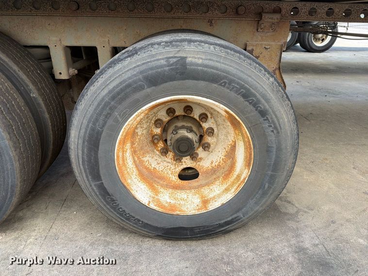 image for item YA4439 2001 Hyundai Translead dry van trailer