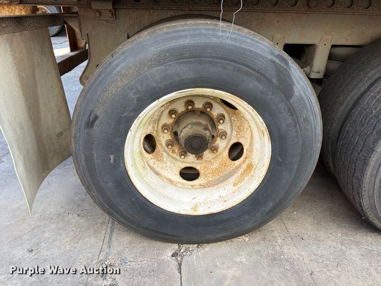 image for item YA4439 2001 Hyundai Translead dry van trailer