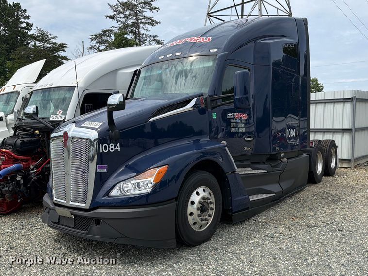 2027 Kenworth T680 semi truck
