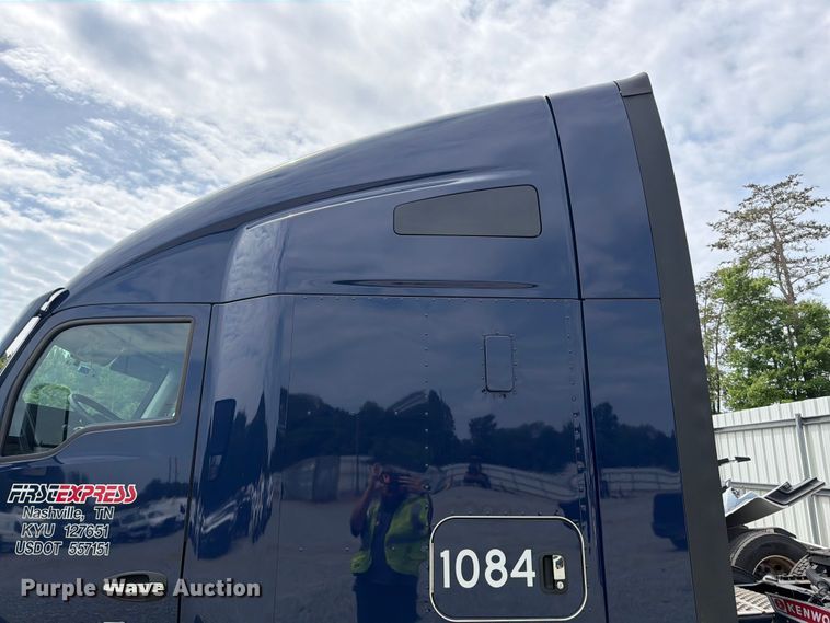 image for item YA4485 2027 Kenworth T680 semi truck