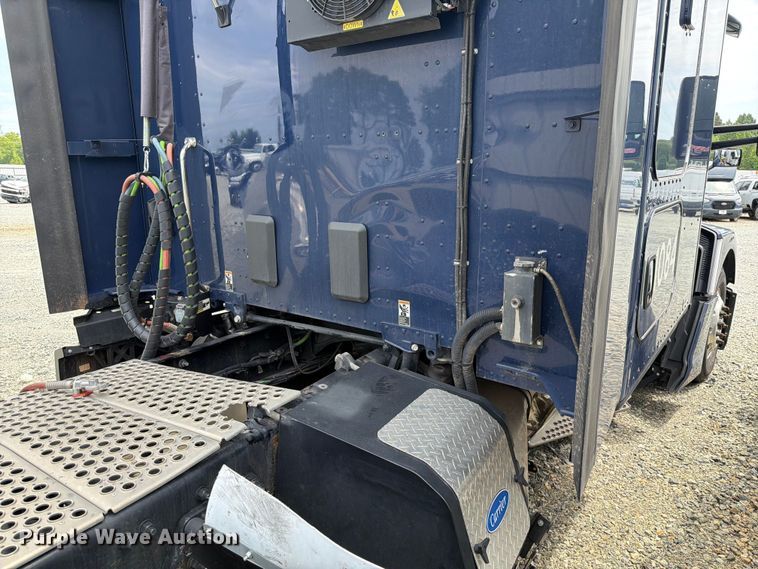 image for item YA4485 2027 Kenworth T680 semi truck