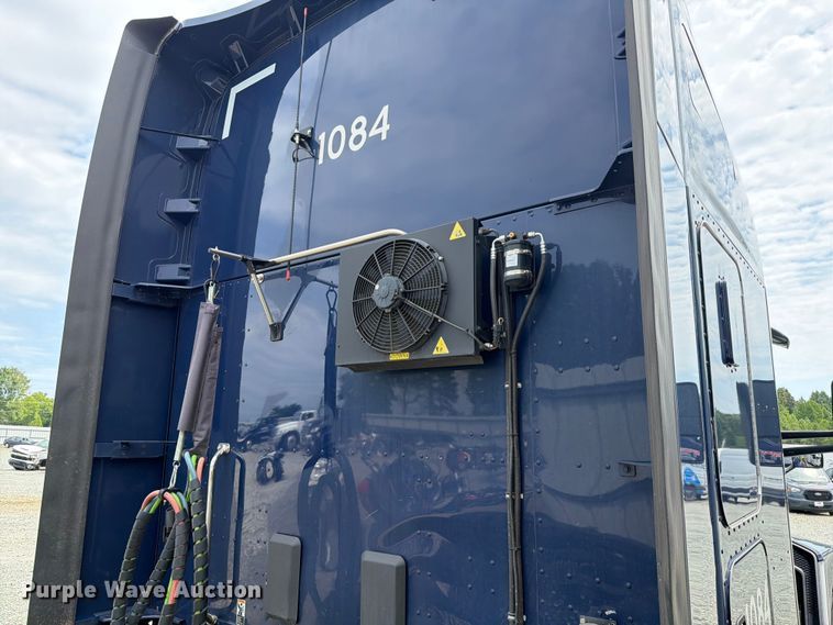 image for item YA4485 2027 Kenworth T680 semi truck