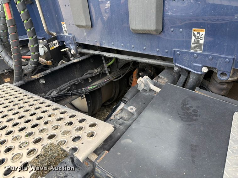 image for item YA4485 2027 Kenworth T680 semi truck