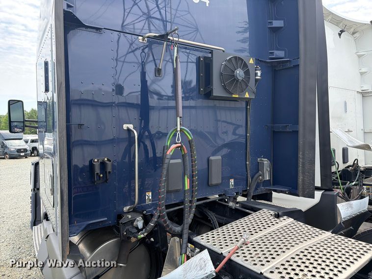 image for item YA4485 2027 Kenworth T680 semi truck