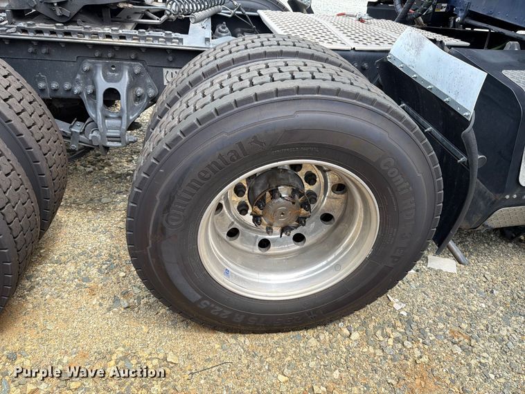 image for item YA4485 2027 Kenworth T680 semi truck