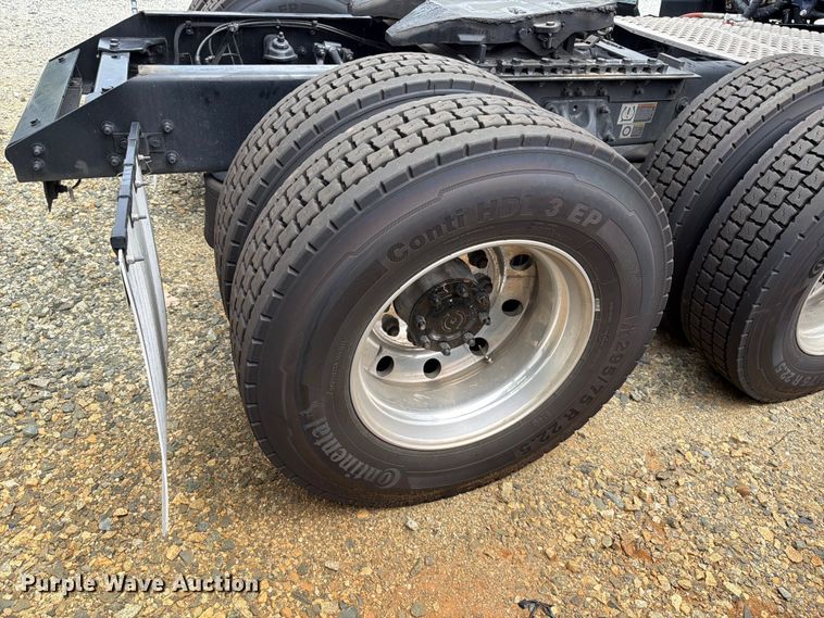 image for item YA4485 2027 Kenworth T680 semi truck