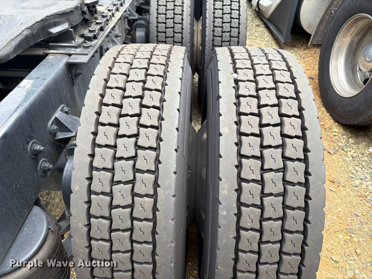 image for item YA4485 2027 Kenworth T680 semi truck