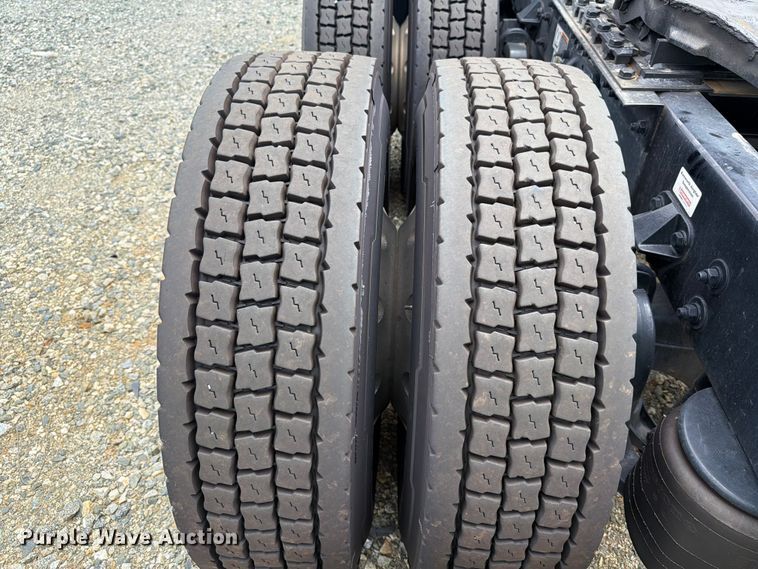 image for item YA4485 2027 Kenworth T680 semi truck