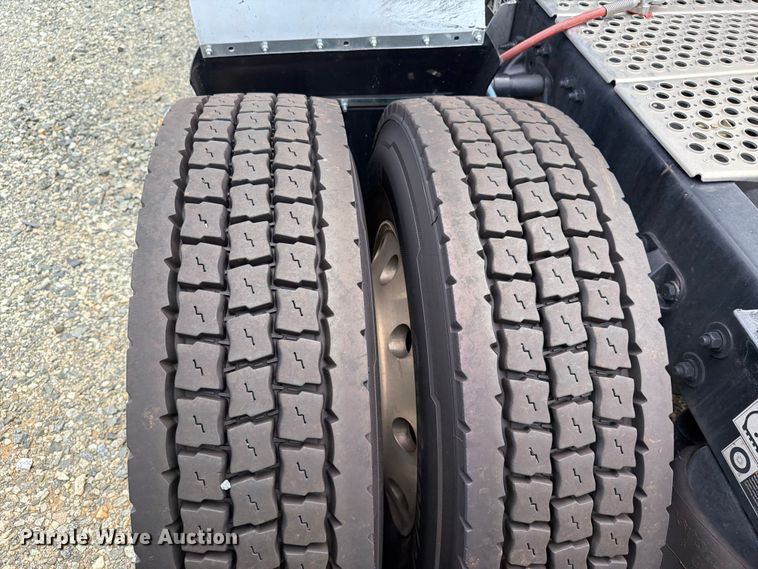 image for item YA4485 2027 Kenworth T680 semi truck