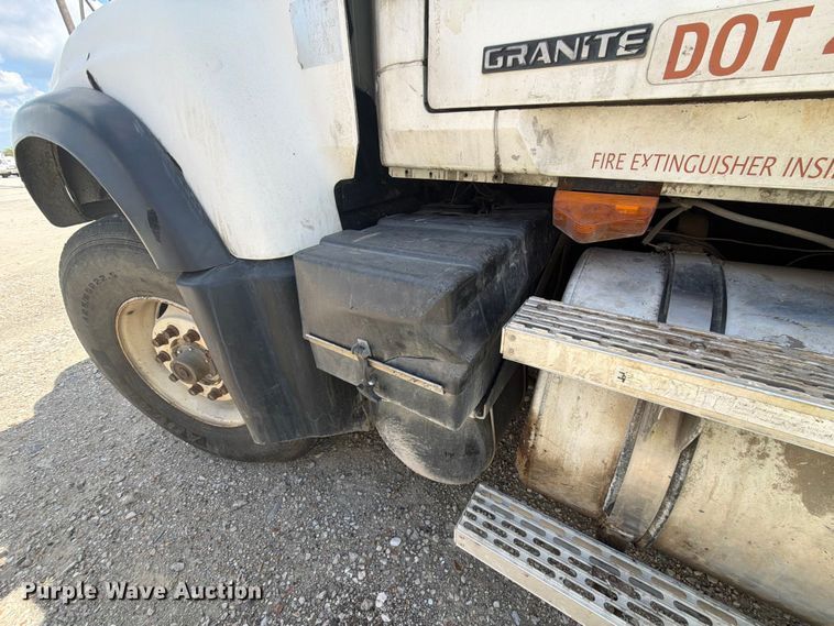 image for item YA4522 2006 Mack CV713 dump truck