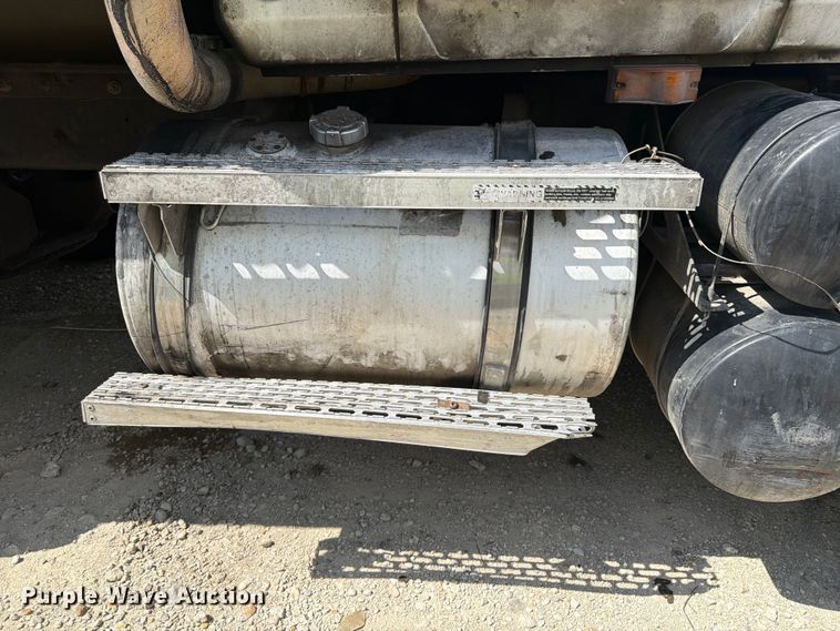 image for item YA4522 2006 Mack CV713 dump truck
