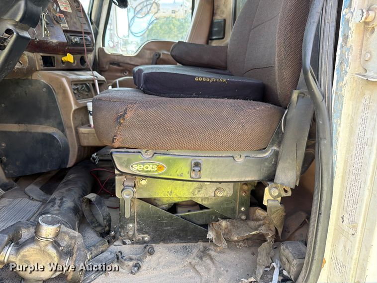 image for item YA4522 2006 Mack CV713 dump truck