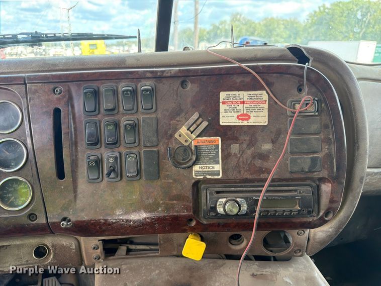 image for item YA4522 2006 Mack CV713 dump truck