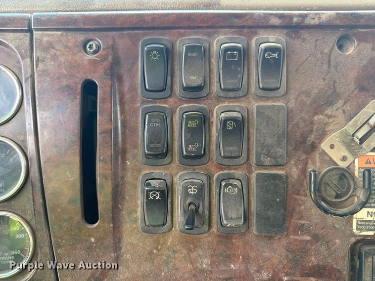 image for item YA4522 2006 Mack CV713 dump truck