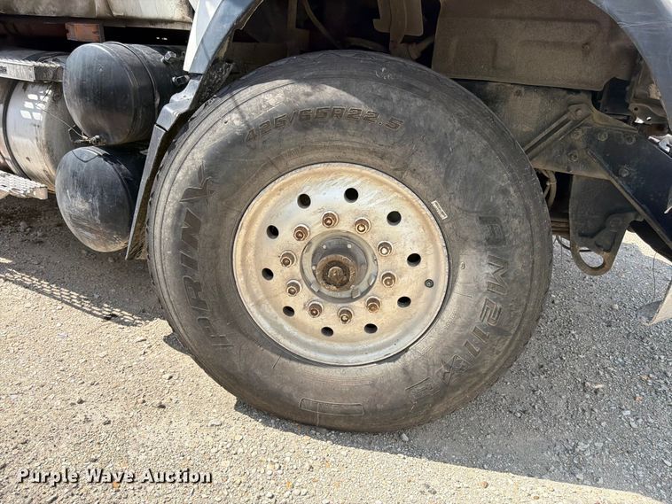 image for item YA4522 2006 Mack CV713 dump truck