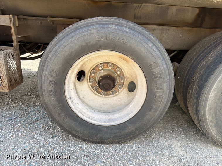 image for item YA4522 2006 Mack CV713 dump truck